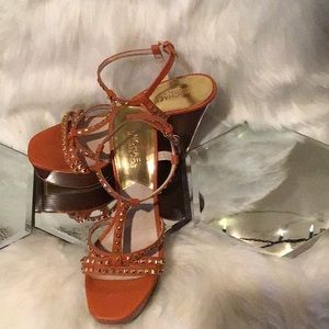 ✨MICHEAL✨KORS✨STUDDED✨T-STRAP✨WEDGE✨SANDALS✨